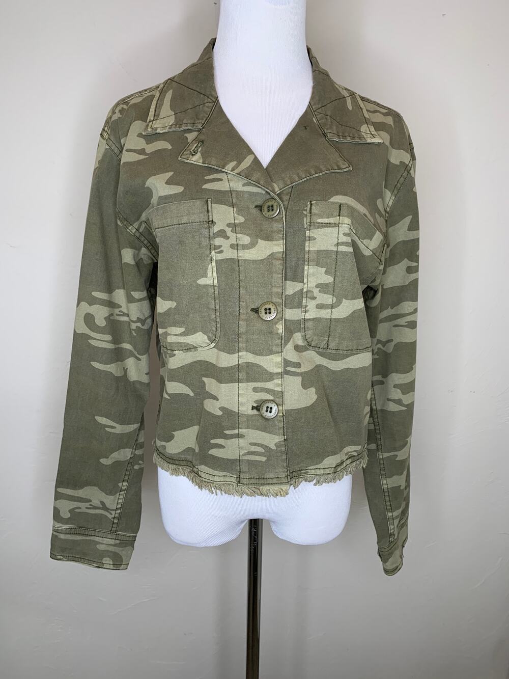 Sanctuary Camo Cropped Jean Jacket Sz Small  Goth Boho Utility